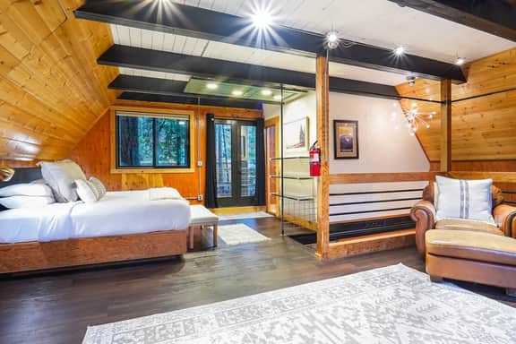 Treetop Hideaway • Hot Tub + King Bed - Image 2