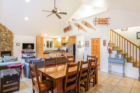 Mt Baker Snowline Chalet with Private Hot Tub and Fireplace - Image 3