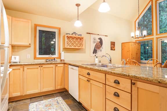 Cedar Hollow Mt Baker Cabin with Hot Tub and Stone Fireplace - Image 4