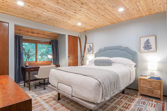 Still Mountain Retreat Remodeled Snowater Retreat with Fireplace and Indoor Pools - Image 5