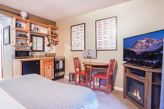 Fireside Suite Cozy Mt Baker Ski Basecamp for Two - Image 4