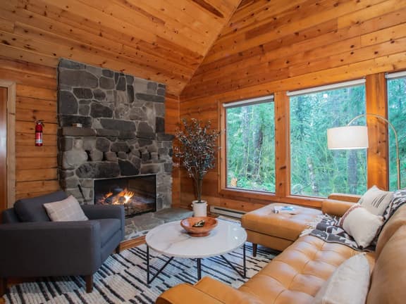 Storybook Creekside Log Cabin near Mt Baker