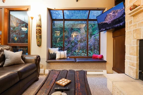 Mt Baker Serene End Unit | Wood-Burning Fireplace