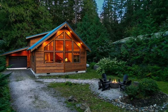 Church Mtn Chalet • Gas Fireplace, Views + Hot Tub