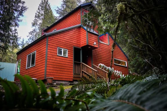Mt Baker Haven Getaway-2BR Cabin with Fireplace - Image 1
