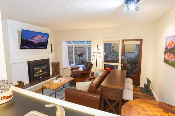 Mt Baker Den • Pools, Hot Tubs + Fireplace - Image 1