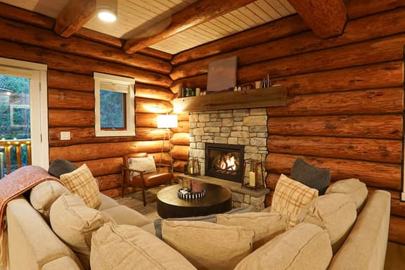 Snowline Luxury | Hot Tub, Pool & 3 Kings - Image 1