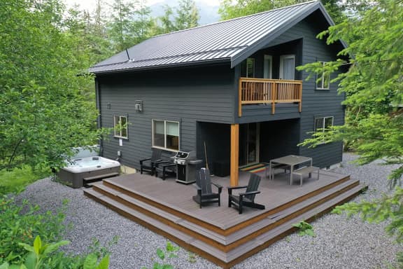 Mt. Baker Escape | Hot Tub & Bunk Room - Image 1