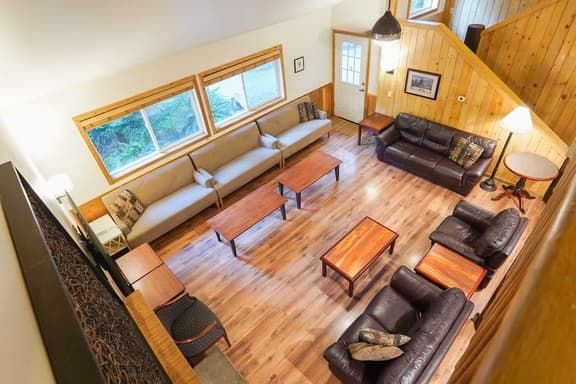 Evergreen Lodge Spacious 12BR Retreat in Deming - Image 1