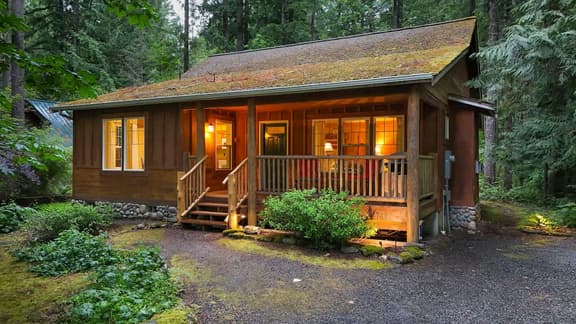 Twin Lakes Cabin - Hot Tub Retreat - Image 1