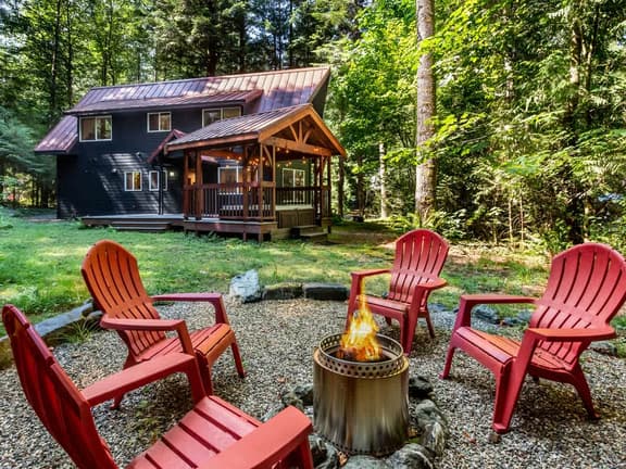 Wild Goose Lodge | Hot Tub + Bunk Room - Image 1