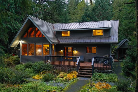 Snowline Lodge with Sauna, Hot Tub & Pool - Image 1